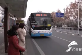 清明假期，日照加密公交车方便学生客流往返图片