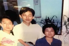 何炅一家四口合照是什么样子 何炅父母是干什么的图片