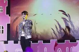 任嘉伦生日会大秀唱跳 与粉丝暖心互动展超Real魅力图片
