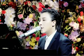 曹轩宾再登央视 钢琴独奏献唱《天之大》图片