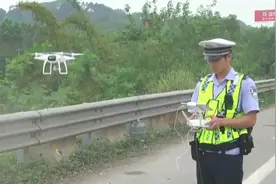 车牌号全曝光！清明期间，479辆车占用应急车道被无人机抓拍图片