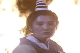 李莫愁被围攻葬身火海，裘千尺和公孙止同归于尽