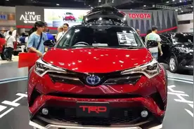 2018款混动CHR登场，百公里油耗仅4升，15万落地，还买啥H6视频封面