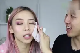 男朋友竟然不相信女友是素颜美女，当场卸妆揭露！视频封面