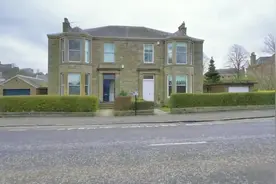 中国留学生在英国花100万人民币买了一栋400平方的别墅,脑洞大开视频封面