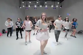 最近国外超火的母鸡舞，太魔性目测很快会火