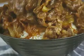 在家就能做肥牛盖饭，只需这3步味道超正宗！视频封面