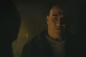 同事大街上假扮情侣，只因要获取这些重要信息视频封面