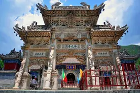 王晋文探访山西五台山龙泉寺图片