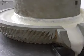 原生态石磨豆浆的做法--现磨豆浆全程制作方法（豆腐豆花制作）图片