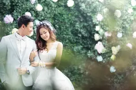 西安婚纱摄影工作室：网上订婚纱照注意事项！图片