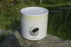 自拍进入机器人时代？阿丁开箱展示图片