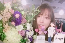 韩娱：朴信惠INS公开鲜花蛋糕照 青春美丽获赞 新剧预告曝光图片