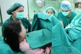 产房顺产真实一幕，没经历过永远不知道有多痛图片