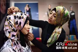 马丽的美丽梦想:让回族服饰焕发出新的活力图片