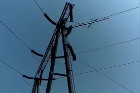 电力220KV线路支撑悬垂绝缘子安装视频封面