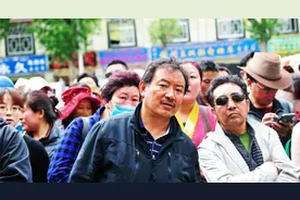 直击高考第一天 记者探访拉萨中学考点图片