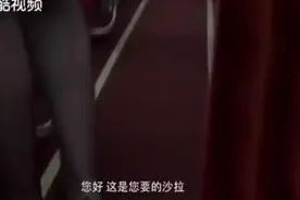 色狼飞机上调戏空姐，看空姐是怎么拍板的视频封面
