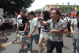赫山：高考平安 考生想去“看世界”图片