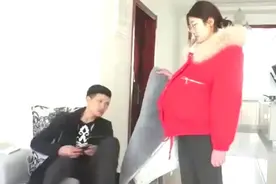 老婆怀孕9个月，丈夫狠踹妻子肚子，最终换来了血的代价！视频封面