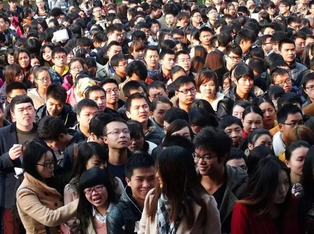 二线城市人才争夺战：为何落户二线？落户之后，就业和公共服务如何得到保证？
