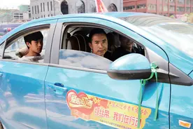 高考第一天 六盘水各界服务高考不懈怠图片