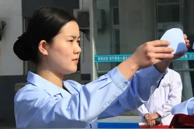 告别燕尾帽！博兴第二人民医院护理人员空姐发型上岗图片