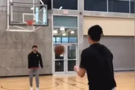 林书豪联动周杰伦互比投篮 造型酷炫互动十分逗趣图片