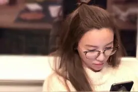 王力宏罕见晒与妻子同框照 秀腹肌得不到关注好委屈图片