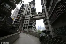 重庆24层不带电梯“网红”楼 3个出口通往3条街道图片
