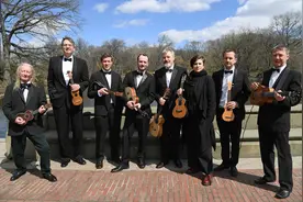 [10]（外代二线）演奏尤克里里图片