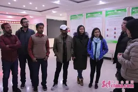 体验广场舞魅力 外国朋友感受济南社区文化图片