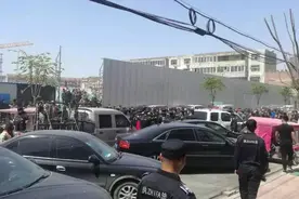 “城管与公安打起来”，要依法处理不能护短图片