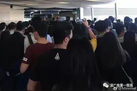 昨天多少人上班迟到？4号线排队长达几百米场面一度失控图片