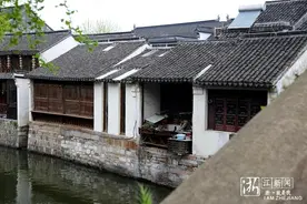 臭得香！南浔古镇上的臭豆腐几乎都出自他家图片