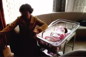 失独老夫妻花65万代孕生子 拿到出生证时傻眼了图片