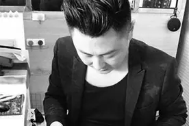 商丘男子泰国旅游手机掉大海 开封游客捡到回国后归还图片