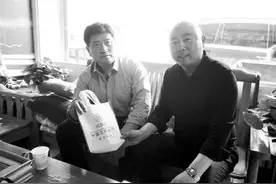 周口一洗车店顾客落下10万元 店主拾到奉还图片