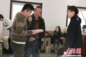张若昀首演话剧 领衔林兆华《三姐妹·等待戈多》图片