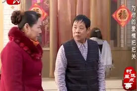 女儿在酒吧被男朋友打骂！父亲听了却露出意味深长的笑容视频封面