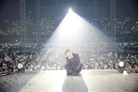 SHINee钟铉28岁冥诞 生前最后演唱会珍贵照片曝光图片