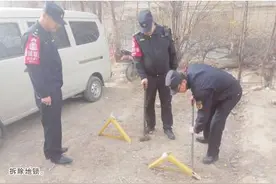 32个私装地锁被拆除图片