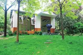 郑州一小区湖心岛违建被责令拆除 近仨月后仍“屹立不倒”？图片