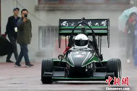 南京农业大学自制“F1”方程式赛车图片