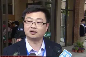 浙江杭州：民办小学面谈 家长连夜排队