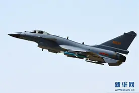 军事专家：歼—10C战斗值班助力空军有效履行使命任务图片