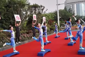 啦啦操助威汉马，“来到汉阳就是知音”图片