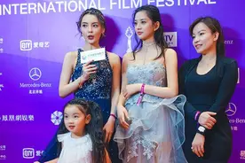 《营救汪星人》亮相北京电影节 阿拉蕾携汪星人演员抢镜十足图片