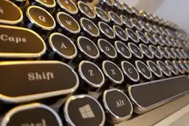 AZIO展示了蒸汽朋克USB打字键盘图片