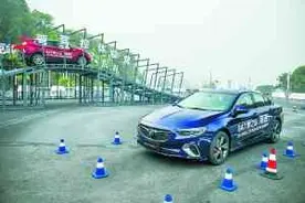 9AT加持 君威GS游走“S弯”图片